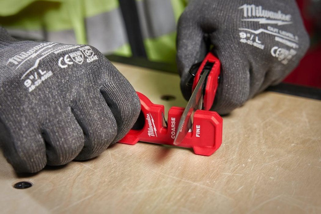 ASCUTITOR COMPACT DE CUTITE