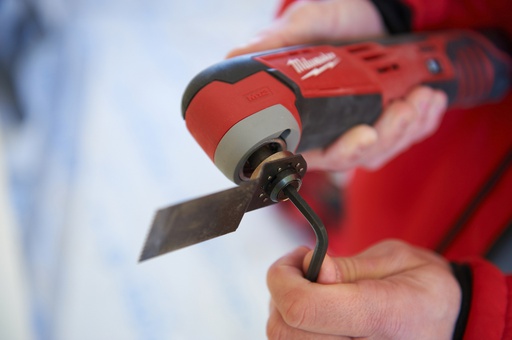 [4933441705] UNEALTA MULTIFUNCTIONALA SUBCOMPACTA C12MT-402B - 2 ACUMULATORI 4AH